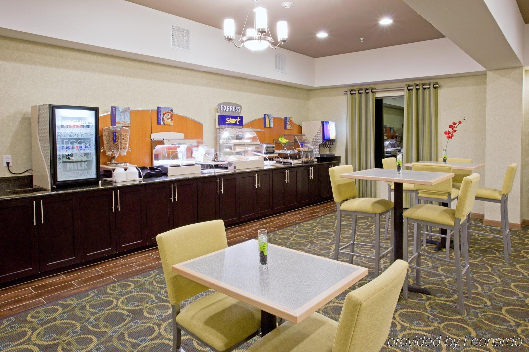 Hotel Holiday Express & By Ihg