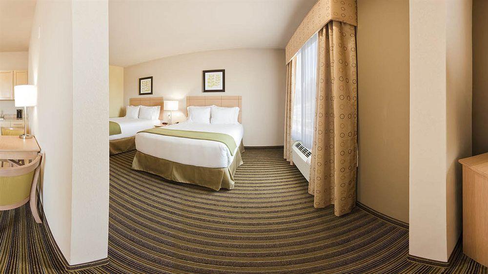 Express Hotel&suites Alvarado, An Ihg Hotel