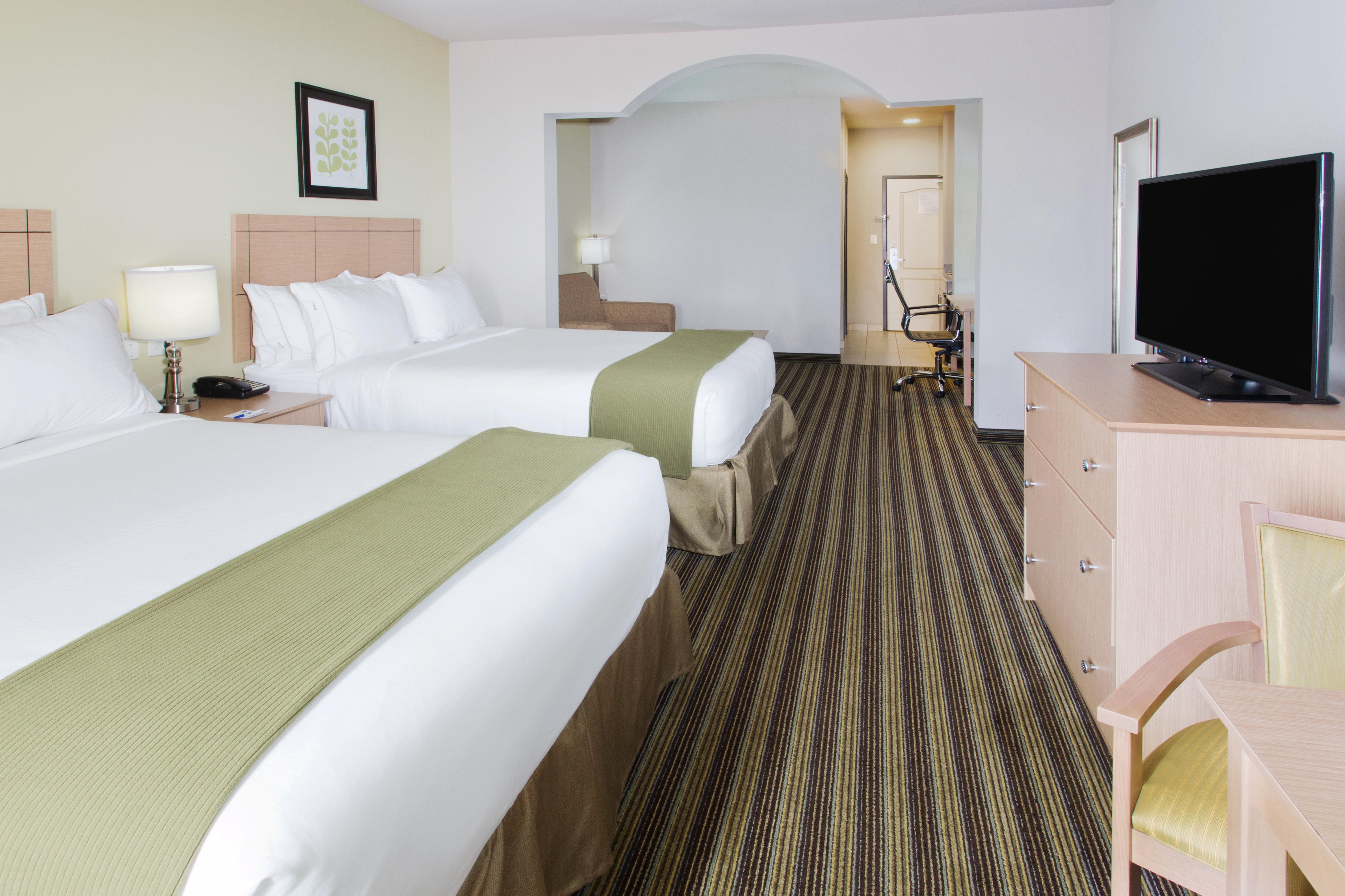 Hotel Holiday Express & By Ihg 3*