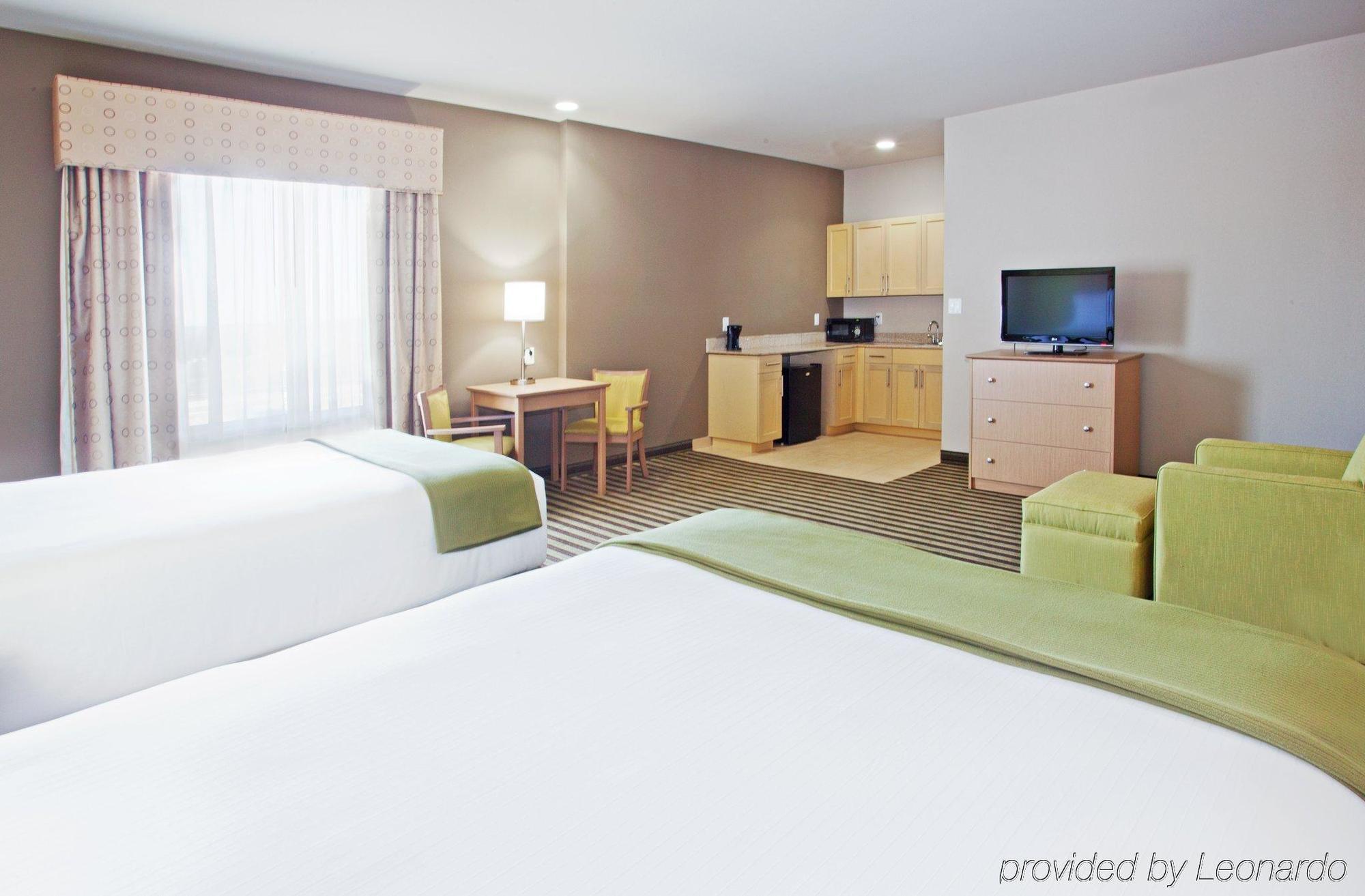 Hotel Holiday Express & By Ihg Alvarado